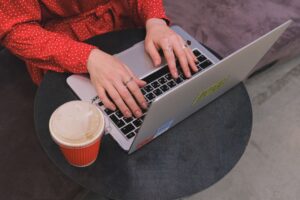 Content Marketing B2B: el contenido tecnico que convierte en el sector industrial